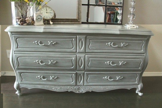 Painting Dressers To Look Antique