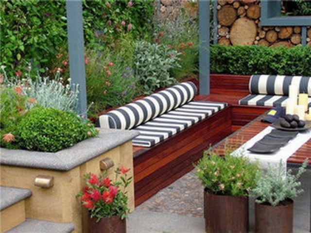 Contemporary Small Patio Garden