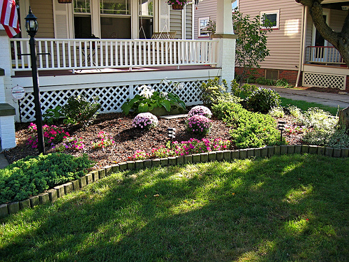 Front Yard Flower Beds Scape Design Ideas