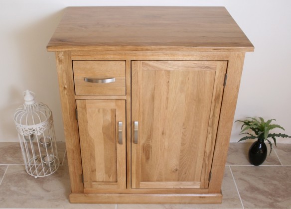 Bathroom storage cabinets in oak