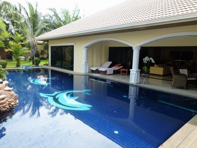4 bedroom house for rent with pool