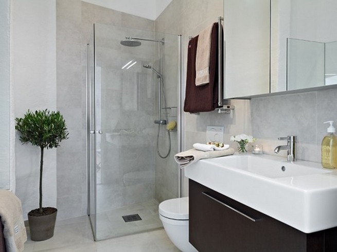 Bathroom shelving decor