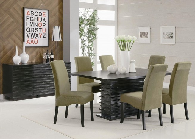 Dining room table solid wood or veneer