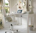 White computer desk with chair