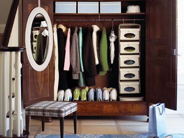 Shoe storage ideas for mudroom